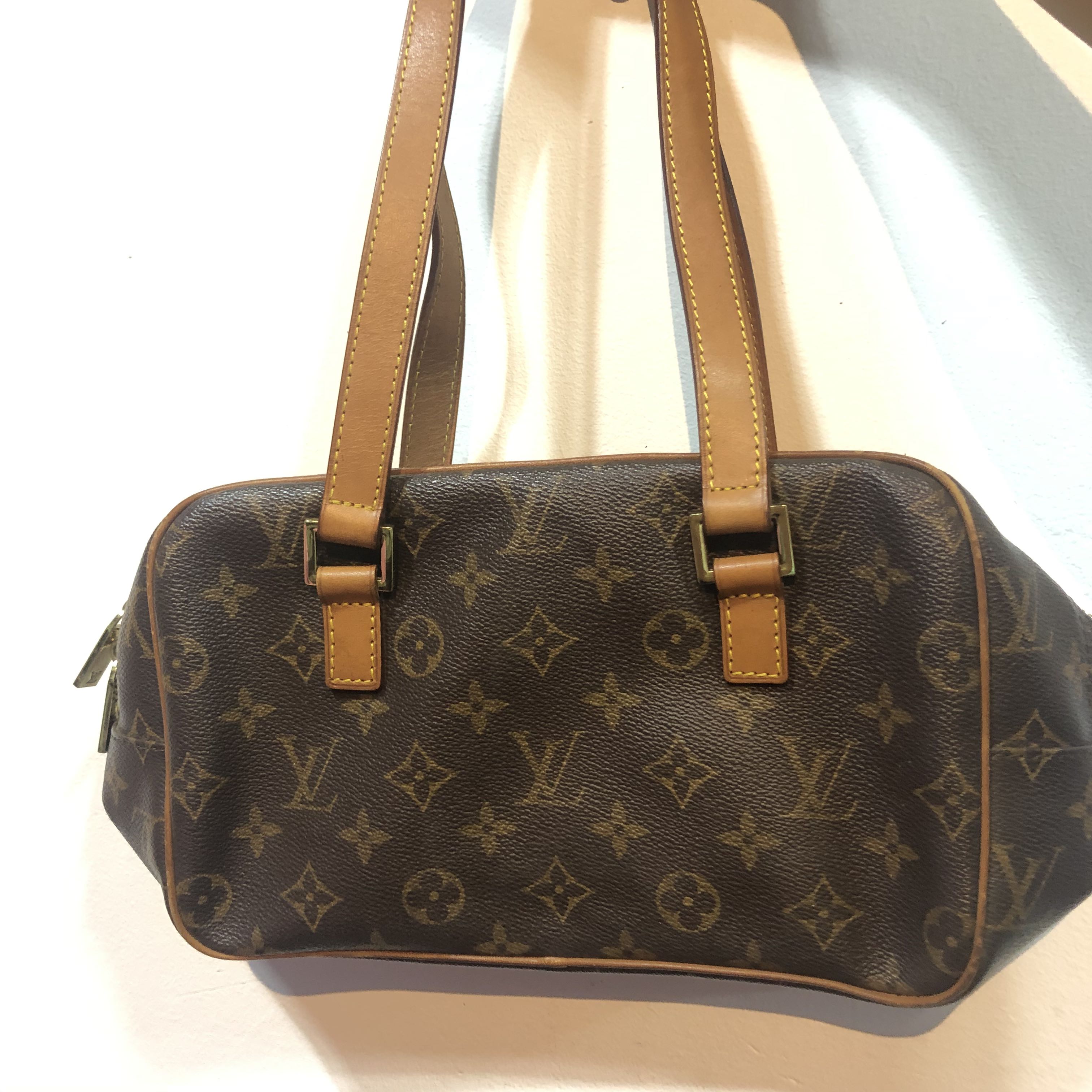LOUIS VUITTON White Monogram Multicolore Chrissie MM Bag, Luxury, Bags &  Wallets on Carousell