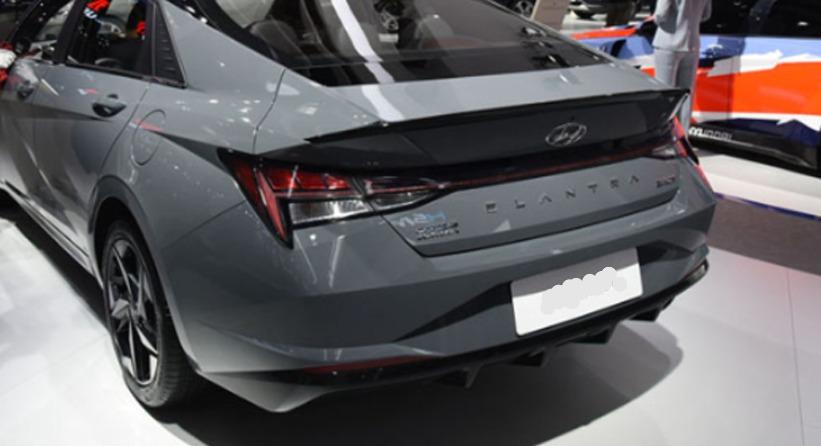 Cf Carbon Fiber Glossy Black Hyundai Avante Cn7 2020 2021 New Model Boot Lip Glossy Black Or Cf Car Accessories Accessories On Carousell