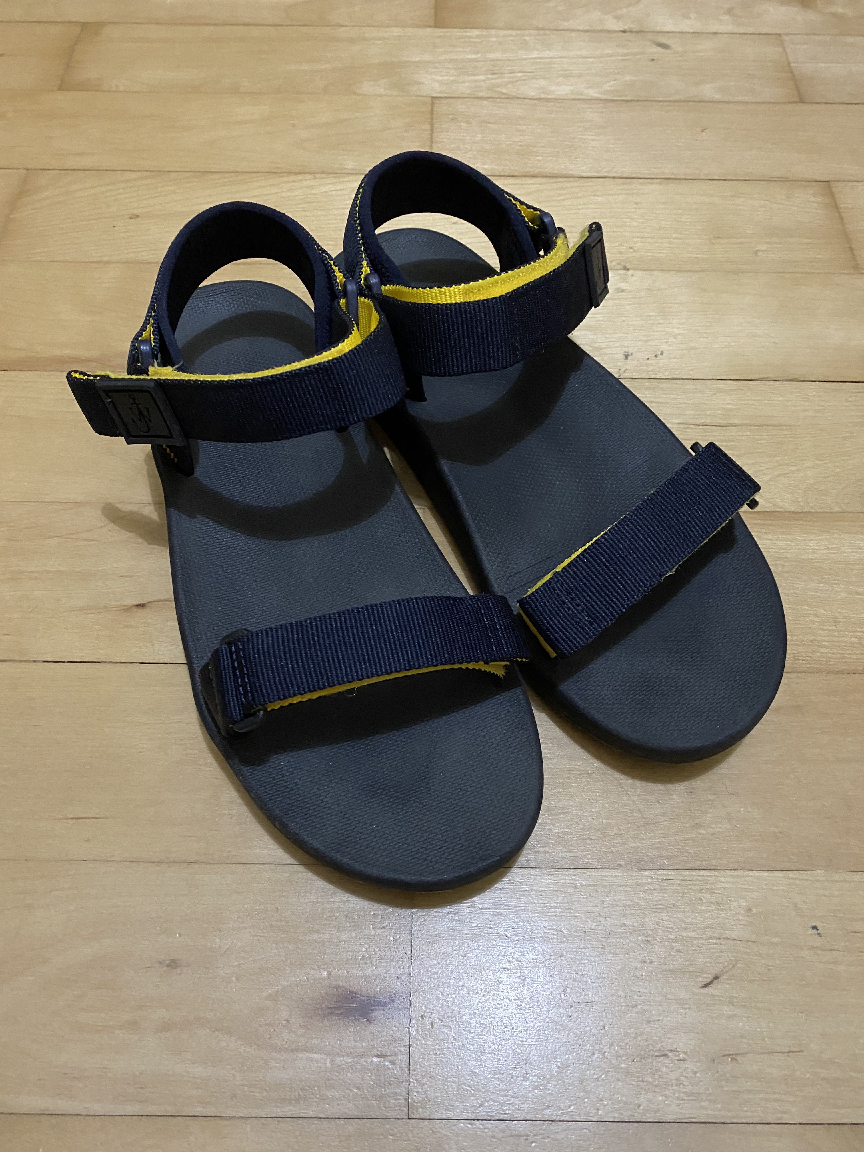Chia sẻ với hơn 58 về jw anderson uniqlo sandals hay nhất - cdgdbentre ...