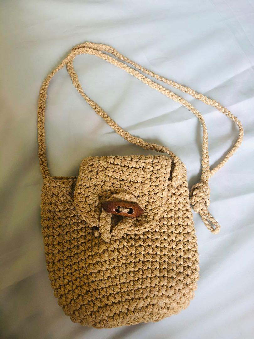 Weave cross body bag (Category: Cross-body Bags) located in Mandaluyong City. Submitted by sedpsk (Listing ID 1059081475, Image 2). Description: .
