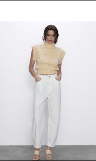 (Category: ) located in . Submitted by declutteringboutique (Listing ID 1059100993, Image 1). Description: .