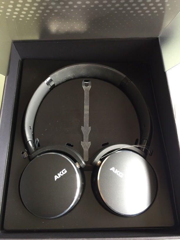 akg wireless headphones