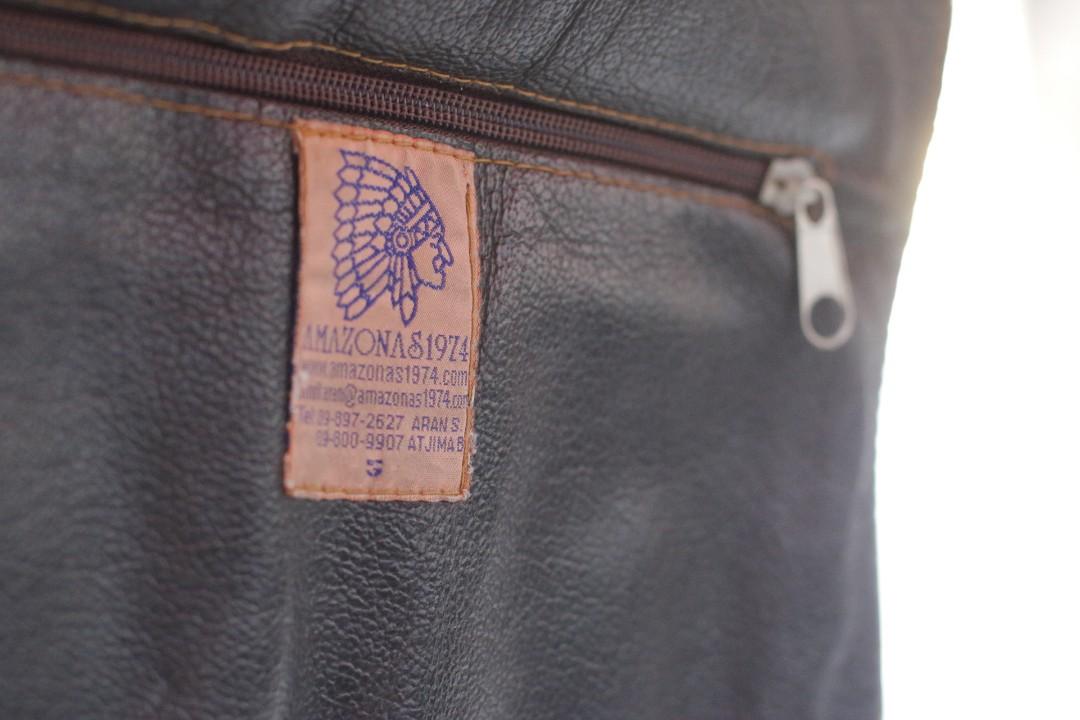 Amazona 1974 original leather handmade (Category: Sling Bags) located in Bombon. Submitted by saint.sinner (Listing ID 1059227956, Image 3). Description: classic original leather no damage 8/10 retro style paymet bdo+sf.