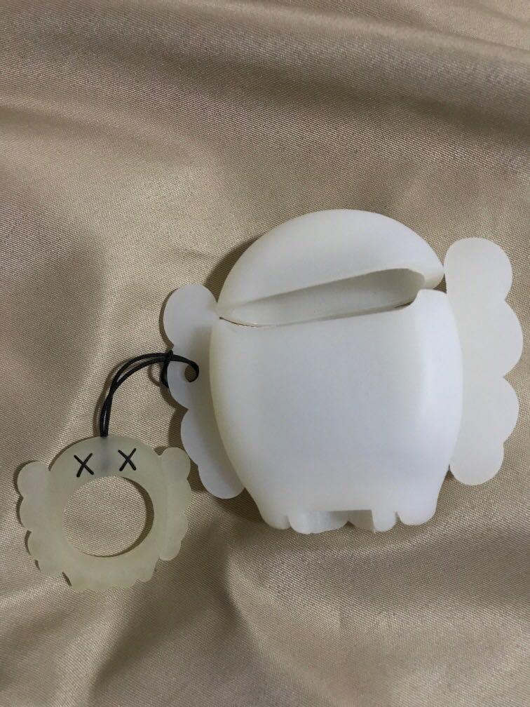 Apple Airpods Case Kaws (Category: Portable Audio Accessories) located in Pasig City. Submitted by playboirocky (Listing ID 1059359117, Image 2). Description: for sale! upgraded to airpods pro pm me.