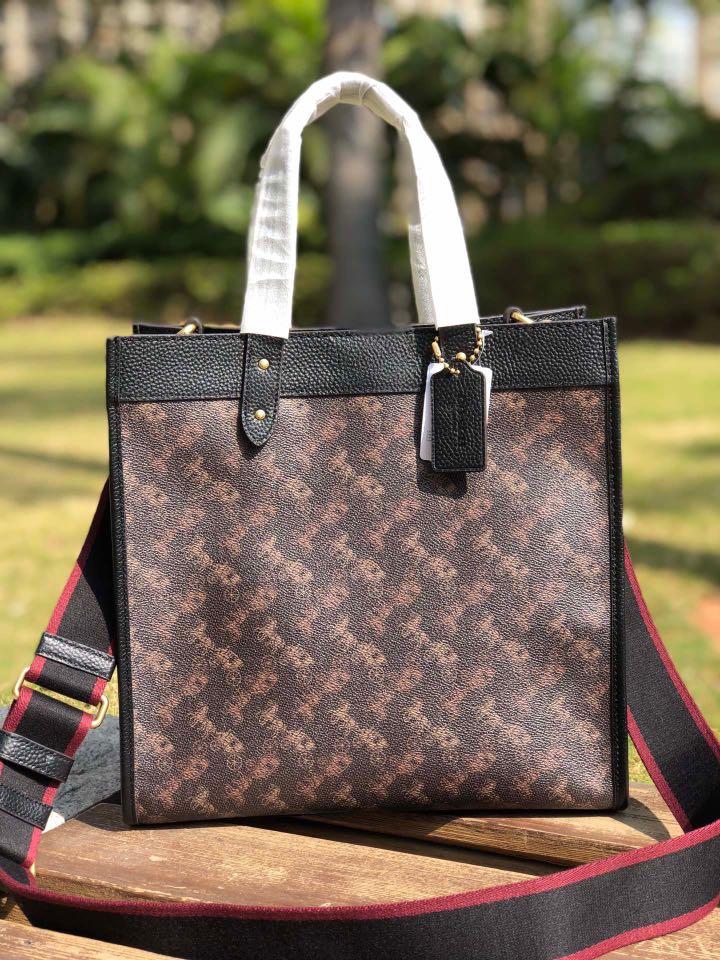 Field tote with horse and carriage print best sale