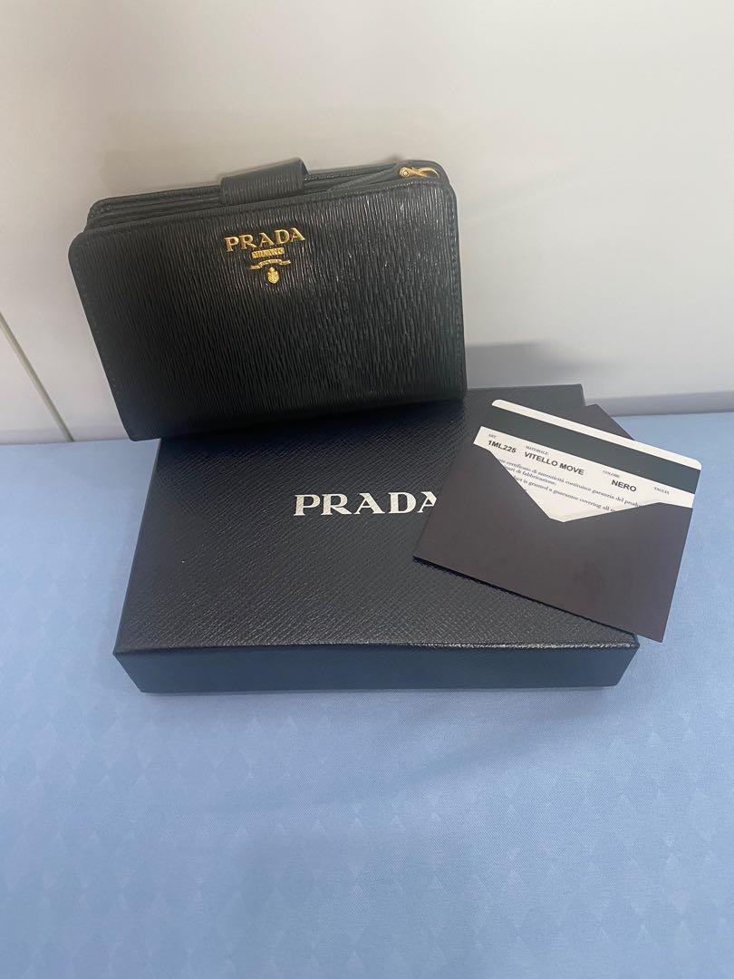 Prada saffiano medium wallet new arrivals