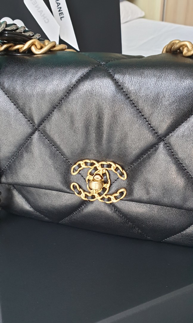 Chanel 19 size small deals