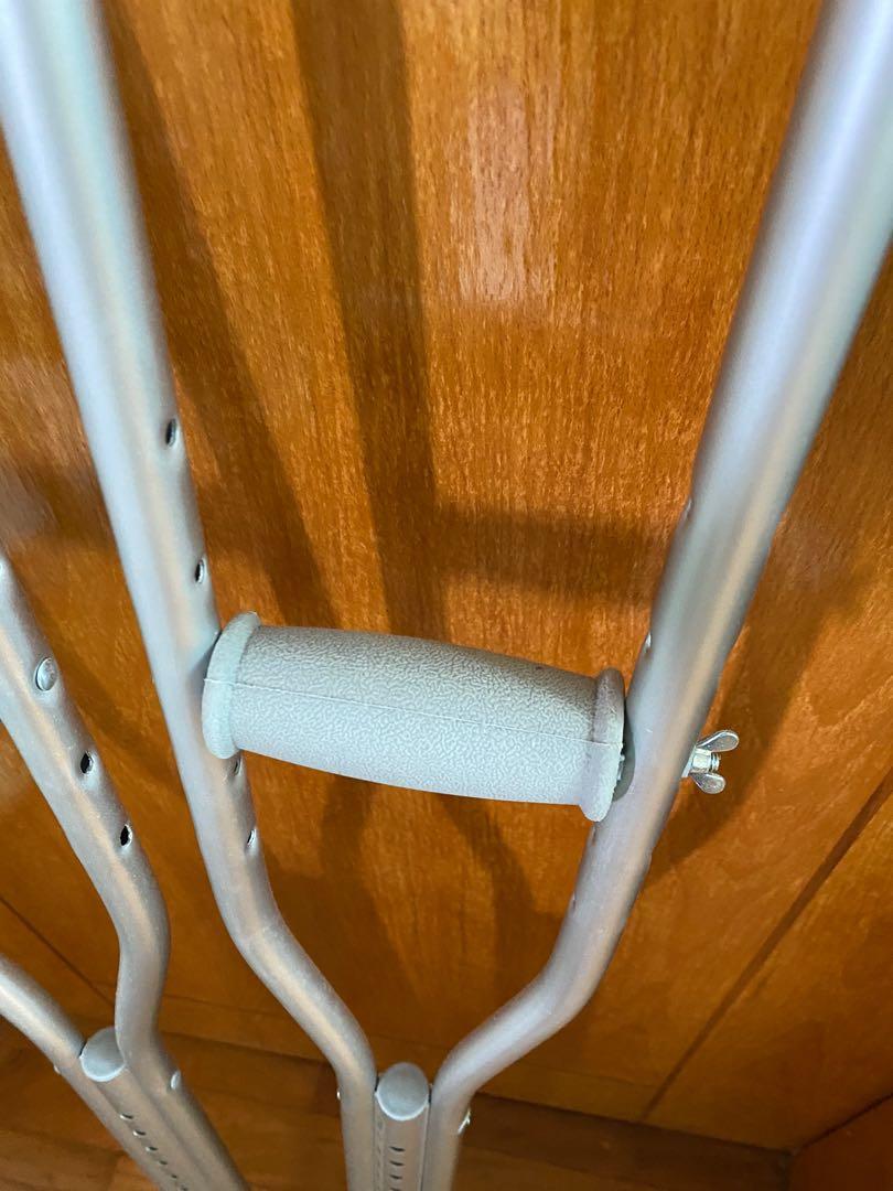 Crutches with delivery, Health & Nutrition, Assistive & Rehabilatory