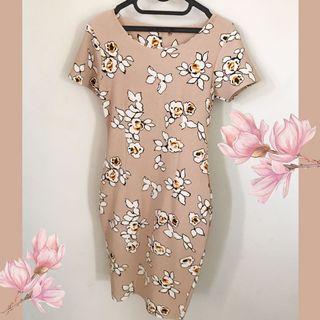 DRESS BANGKOK SCUBA BODYCON MOTIF BUNGA ADA RESLETING BLKG WARNA PASTEL PINK