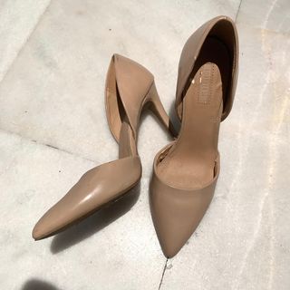 (Category: ) located in . Submitted by kondocloset (Listing ID 1059348117, Image 1). Description: .