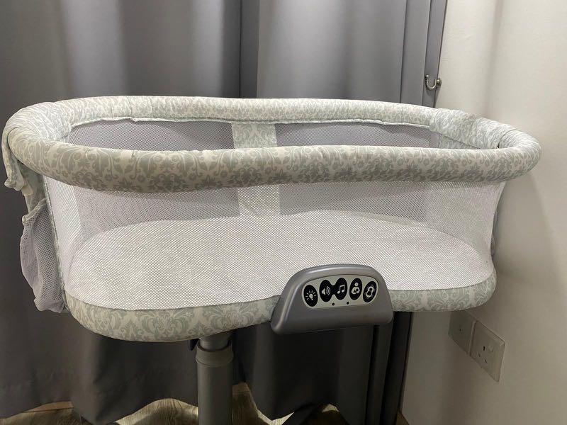Halo BassiNest swivel bedside sleeper, Babies & Kids, Baby Nursery