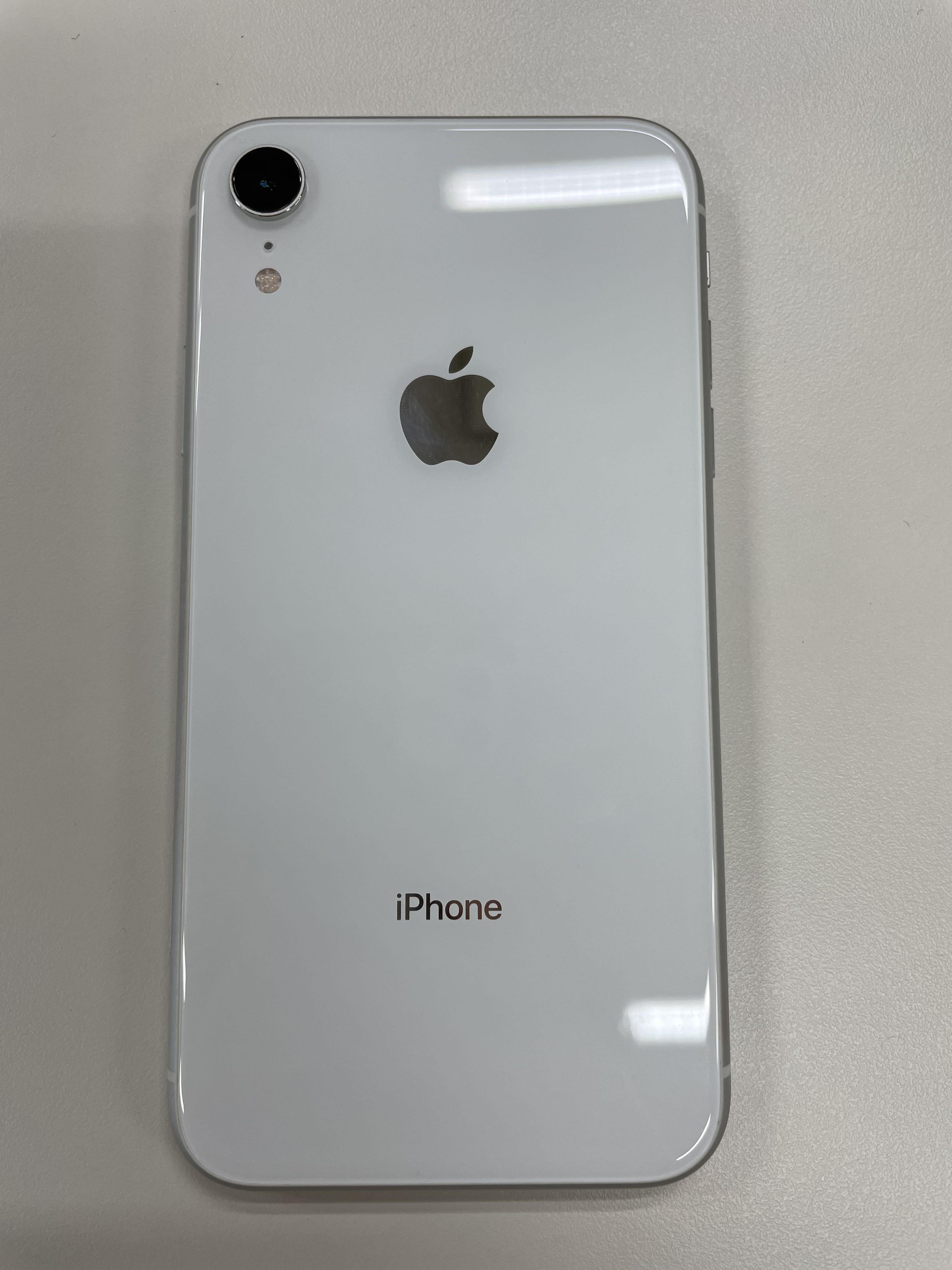 iPhone XR 128GB in white (Used, in pristine condition), Mobile 