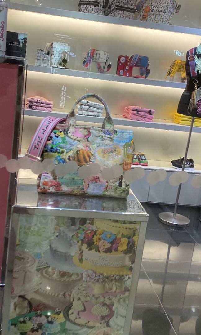 Marc jacobs cake traveler tote sales