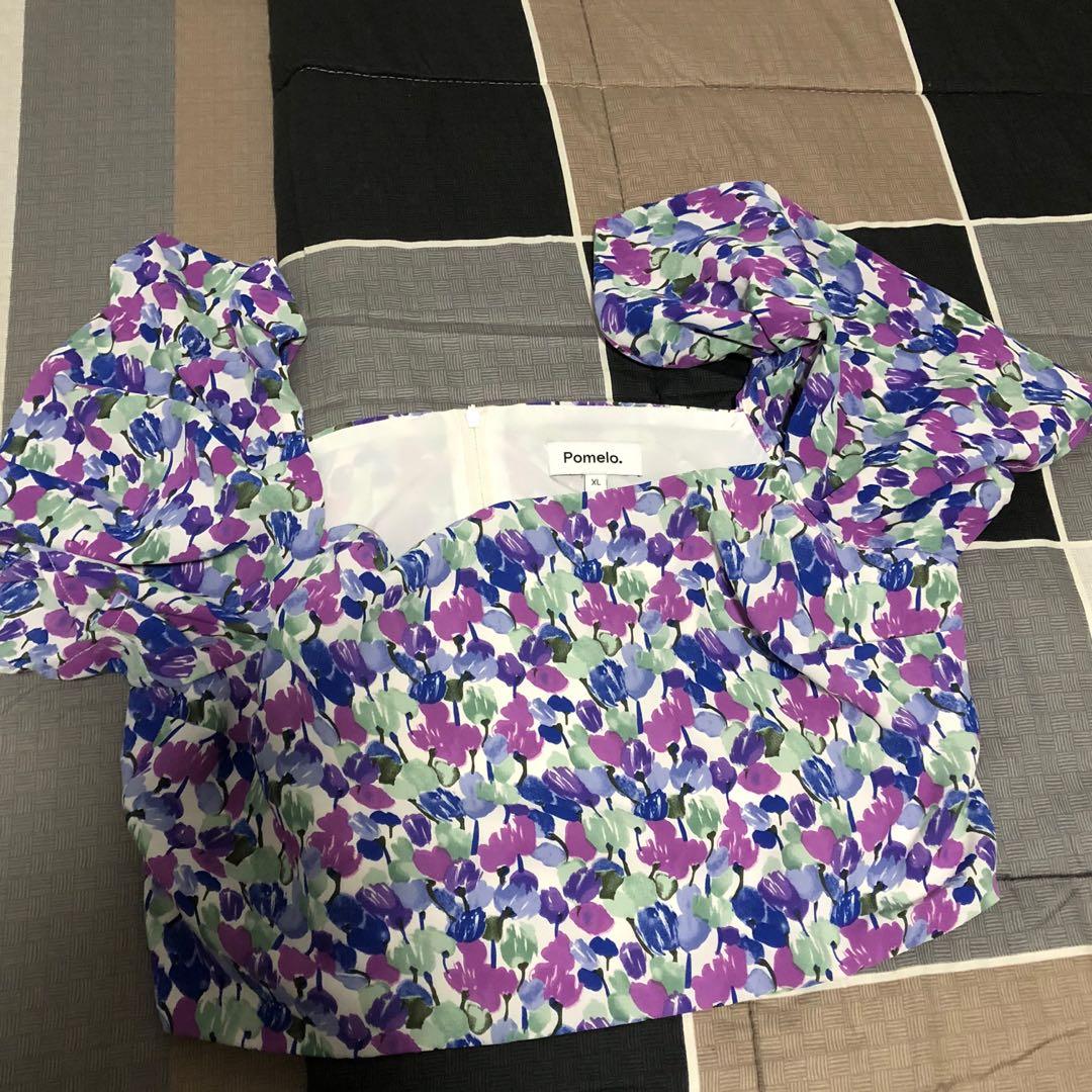 Pomelo purple cropped top (Category: Sleeveless) located in Quezon City. Submitted by closethangs (Listing ID 1059298325, Image 1). Description: Bought this at Zalora for 1.5k and selling it for 500 just bcos it won’t fit me. Never used and price is tbh a steal! Size is XL Tags: Pomelo Zalora Floral top Purple top Girly top .