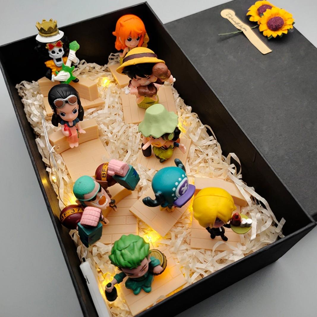 Assorted cake toppers65074407779329113