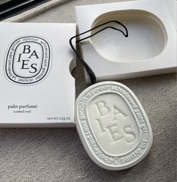 Nước Hoa Ô Tô Diptyque Sáp Treo Thơm Scented Oval Baies 35g