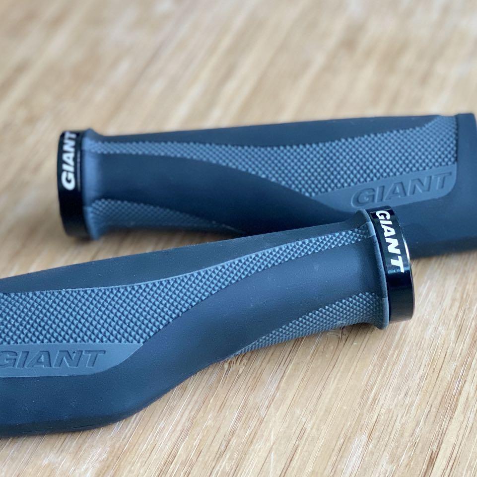 Giant sale handlebar plugs