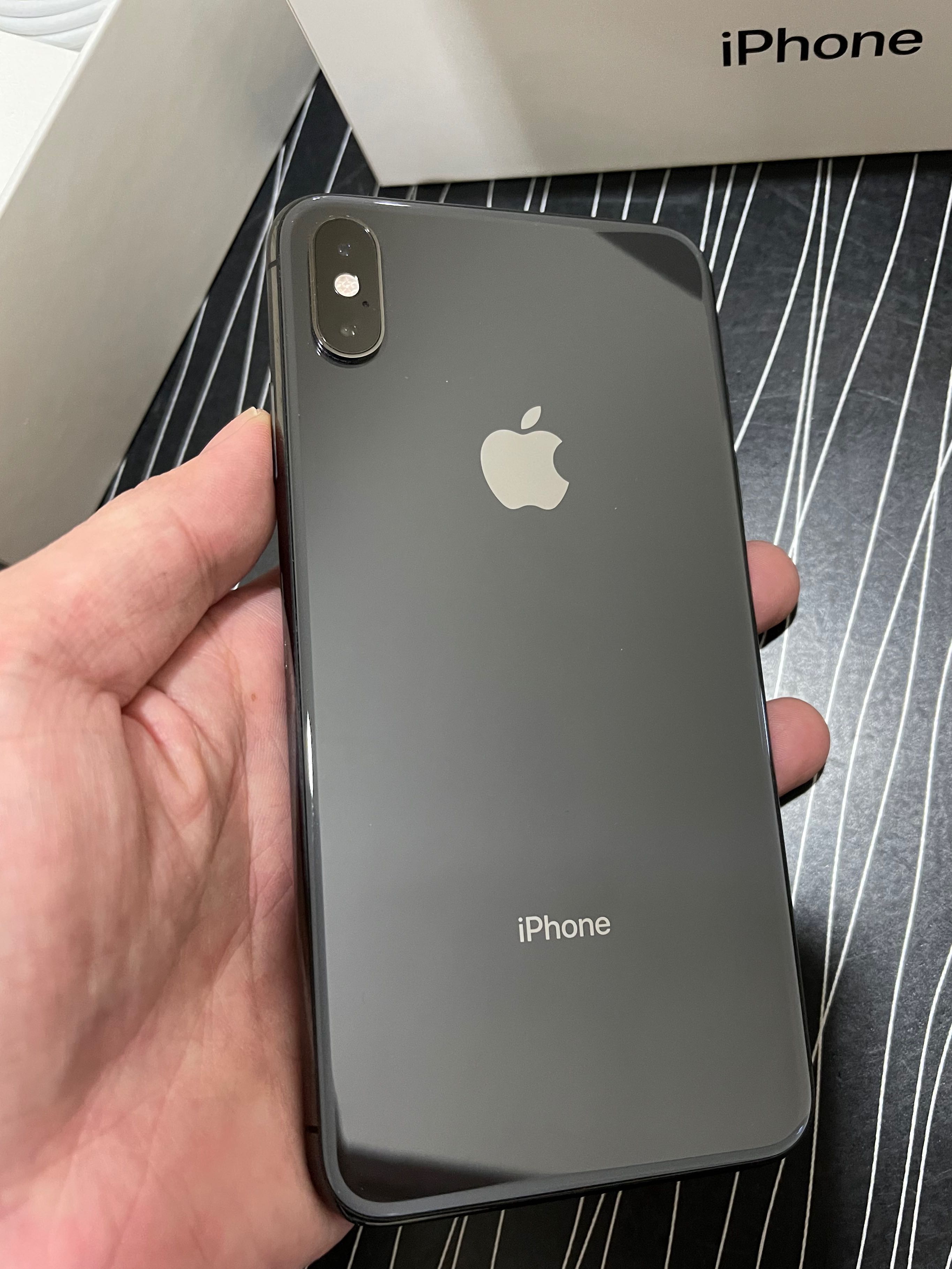 iPhone XS Max 256GB Space Grey, Mobile Phones & Gadgets 