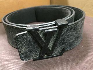Louis Vuitton Damier graphite belt size 32-34