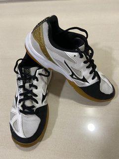volleyball shoes in offer