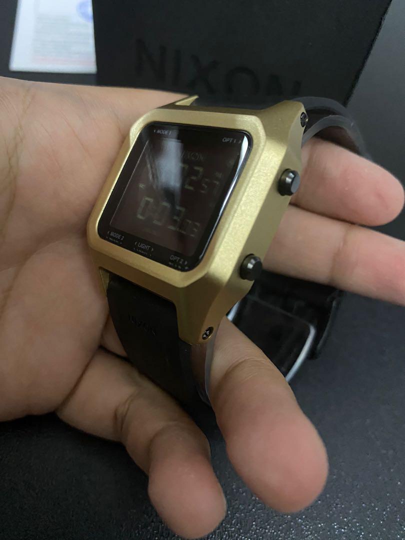 Nixon Staple Black Gold ALMOST NEW Men s Fashion Watches