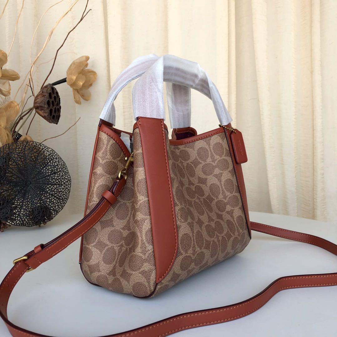 Coach by Mom - 💢Hadley Hobo 21 In Signature Canvas Style