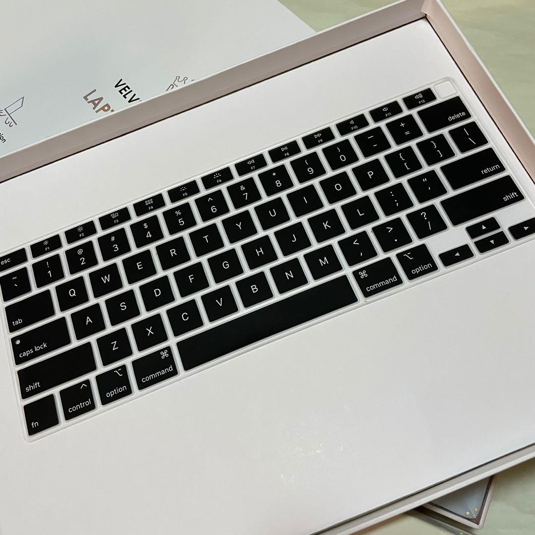 VELVET CAVIAR 13” MACBOOK AIR HARD CASE 2020 MODEL, Computers & Tech