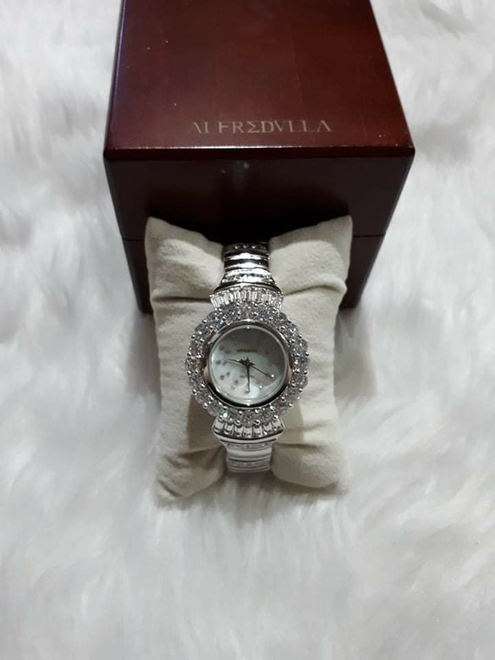 Alfredulla swarovski watch 2025