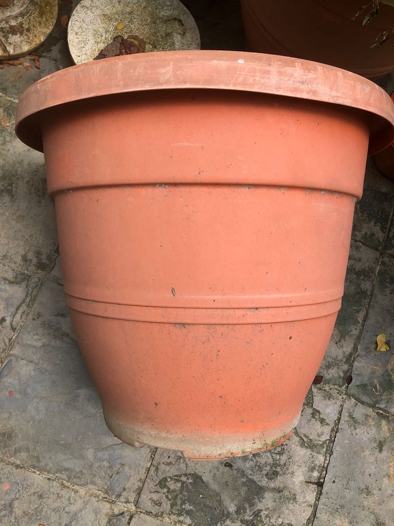Large gardening pots x6, Furniture & Home Living, Gardening, Pots
