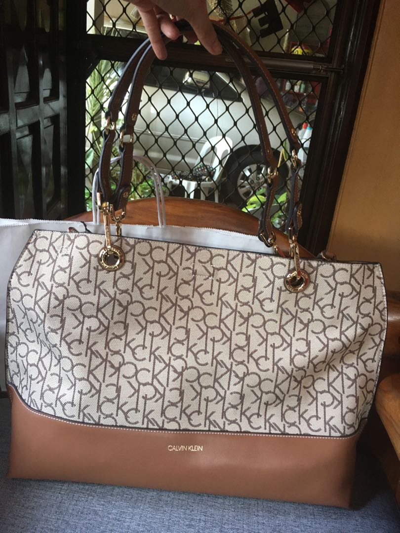 Calvin klein signature deals reversible tote with pouch