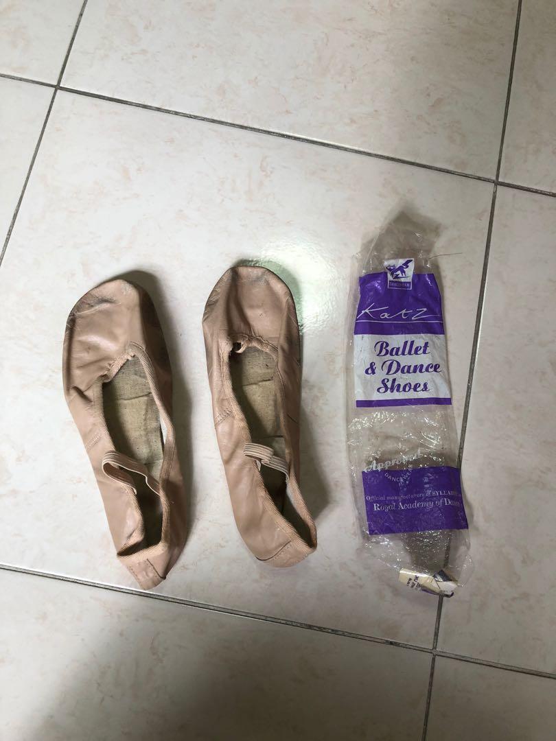 full sole leather ballet shoes size 5 wide, Women's Fashion, Footwear