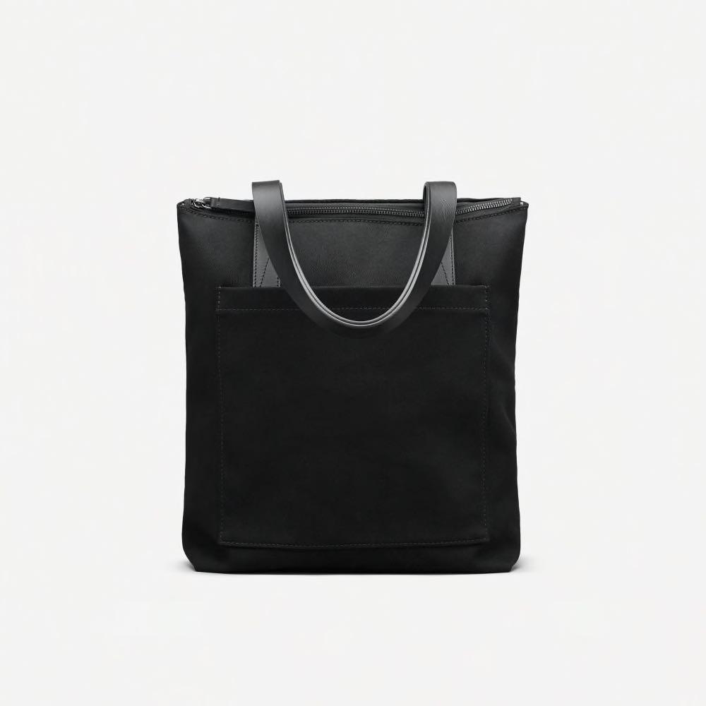 Everlane The Pocket Tote Bag in Black Men s Fashion Bags Sling Bags on Carousell