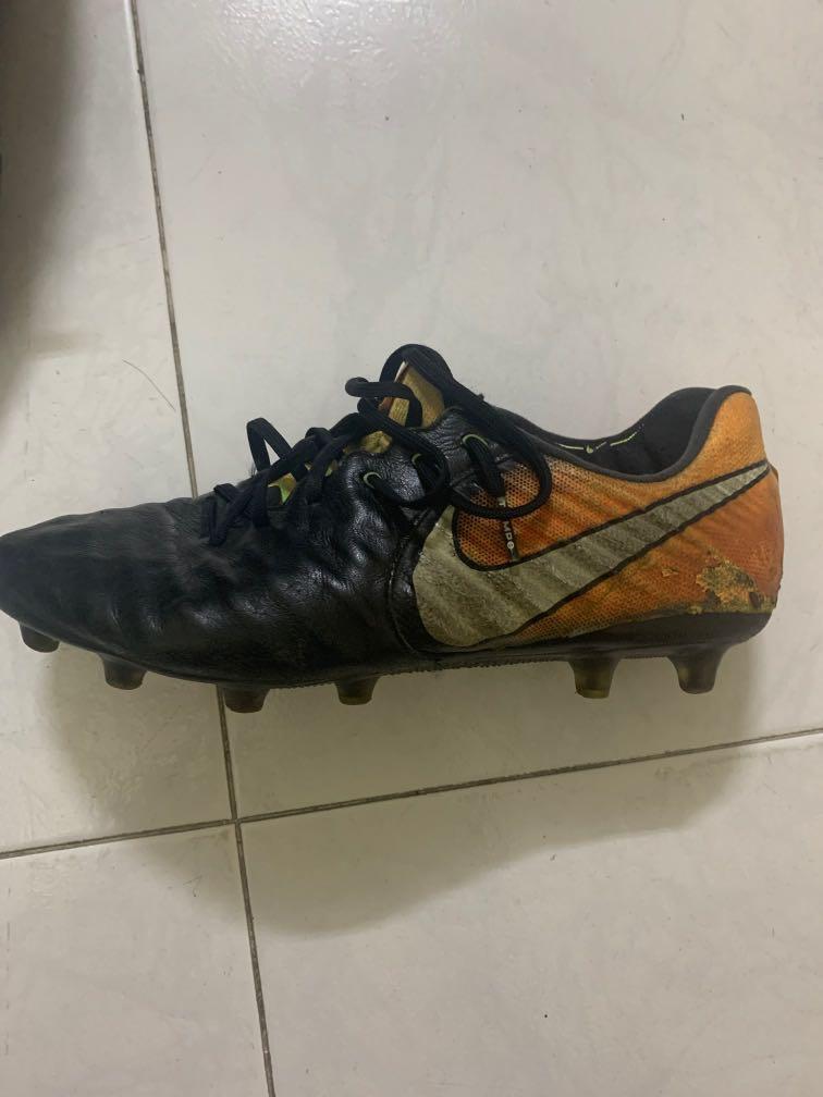 Grade 1 Nike Tiempos, Men's Fashion, Activewear on Carousell