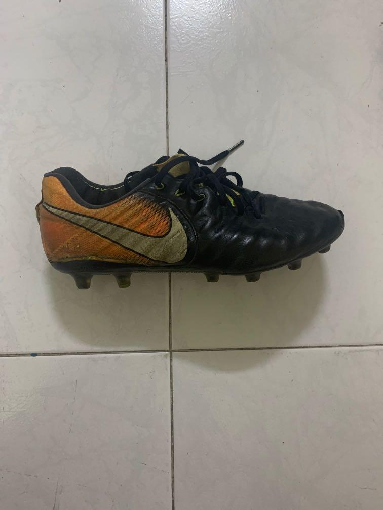 Grade 1 Nike Tiempos, Men's Fashion, Activewear on Carousell