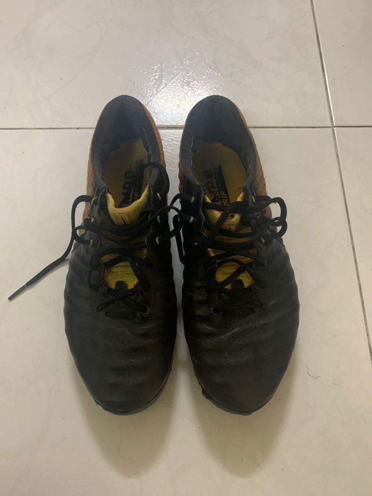 Grade 1 Nike Tiempos, Men's Fashion, Activewear on Carousell