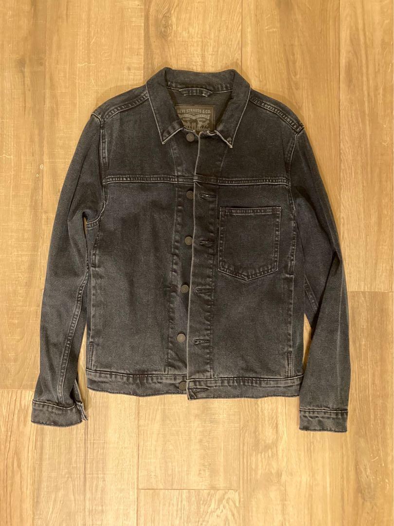 Levi’s jacket （分類：外套及戶外衣服）位於 Hong Kong。 由 sailouisuk 提交（商品編號 1059573345，圖片 1）。簡介： Size s W47 L69 cm。