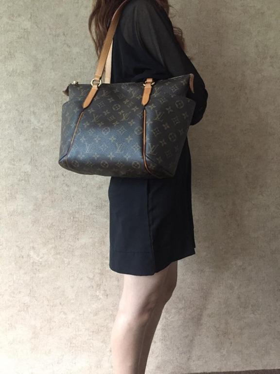 Louis Vuitton Louis Vuitton Totally PM Monogram Canvas Shoulder