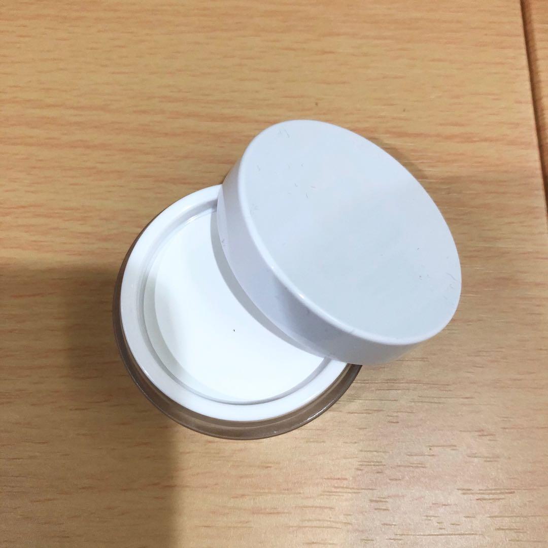 Marc jacobs invisible finish line coconut translucent setting powder (Category: Makeup) located in Pasig City. Submitted by vanityboutique (Listing ID 1059517586, Image 3). Description: Pm for more details Brand new and authentic Selling low and affordable One of the best selling translucent powder in the makeup world .
