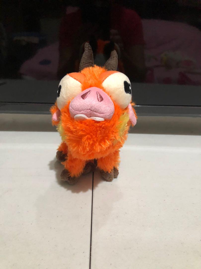 archie the scare pig plush