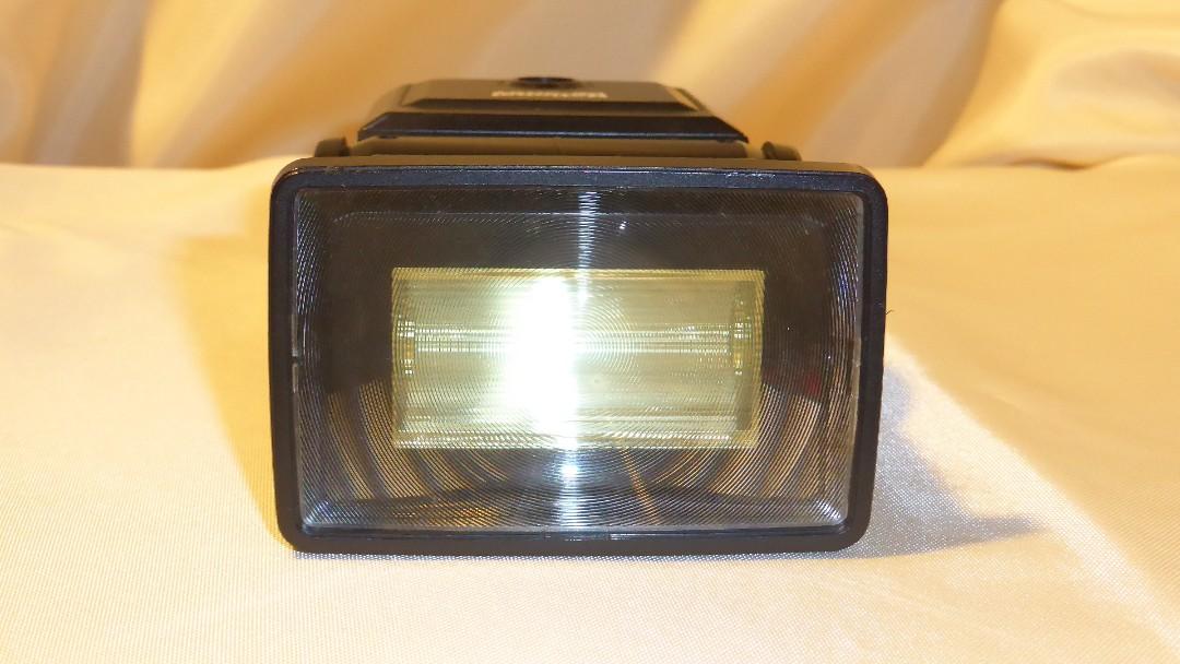 National PE-3057 camera flash (Category: Flashes) located in Paranaque City. Submitted by kutoi.ancheta (Listing ID 1059521594, Image 3). Description: National PE-3057 camera flash made in Japan ₱1500 ✅ hot shoe mount ✅ film speed: ASA 25-800 ✔️ din: 15-30 ✅ swivel angles 0° 45° 60° 75° 90° ✅ distance 0.7m to 22m ✅ softcase included ✅ uses 4x AA batteries! (excluded) ✅ 6/10 cosmetics with signs of use! working condition: ☝️slight issue on the bat