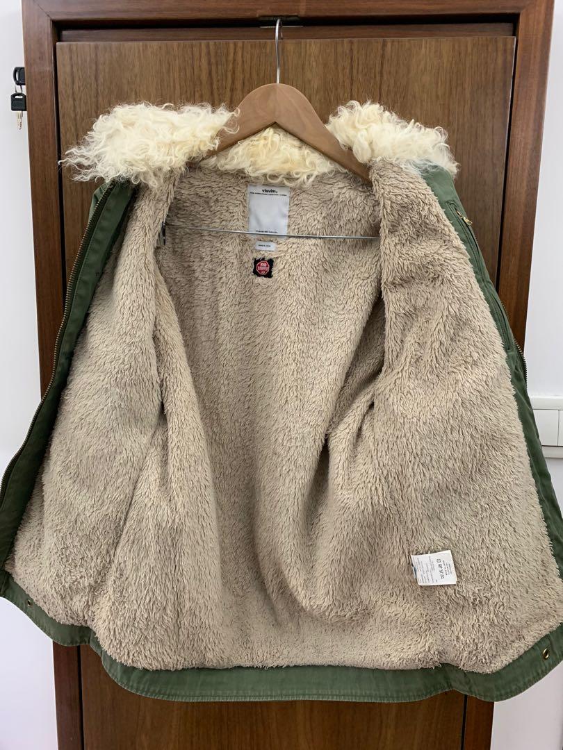 Visvim （分類：外套及戶外衣服）位於 Hong Kong。 由 xason666 提交（商品編號 1059583220，圖片 4）。簡介： Visvim 罕製白羊毛領墨綠色防寒保暖Deckhand Jacket size 1, (cm)長69、胸86、䄂長61，90新，Full set，歡迎查詢，謝謝各位 。