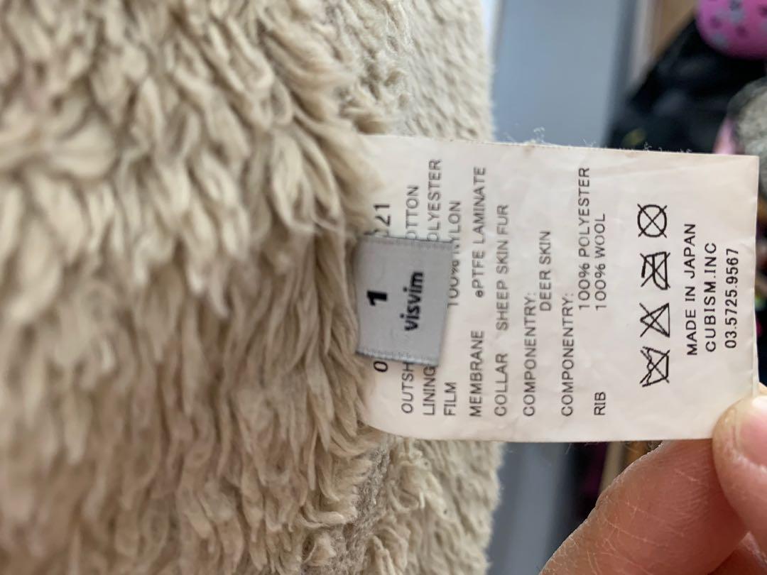 Visvim （分類：外套及戶外衣服）位於 Hong Kong。 由 xason666 提交（商品編號 1059583220，圖片 6）。簡介： Visvim 罕製白羊毛領墨綠色防寒保暖Deckhand Jacket size 1, (cm)長69、胸86、䄂長61，90新，Full set，歡迎查詢，謝謝各位 。