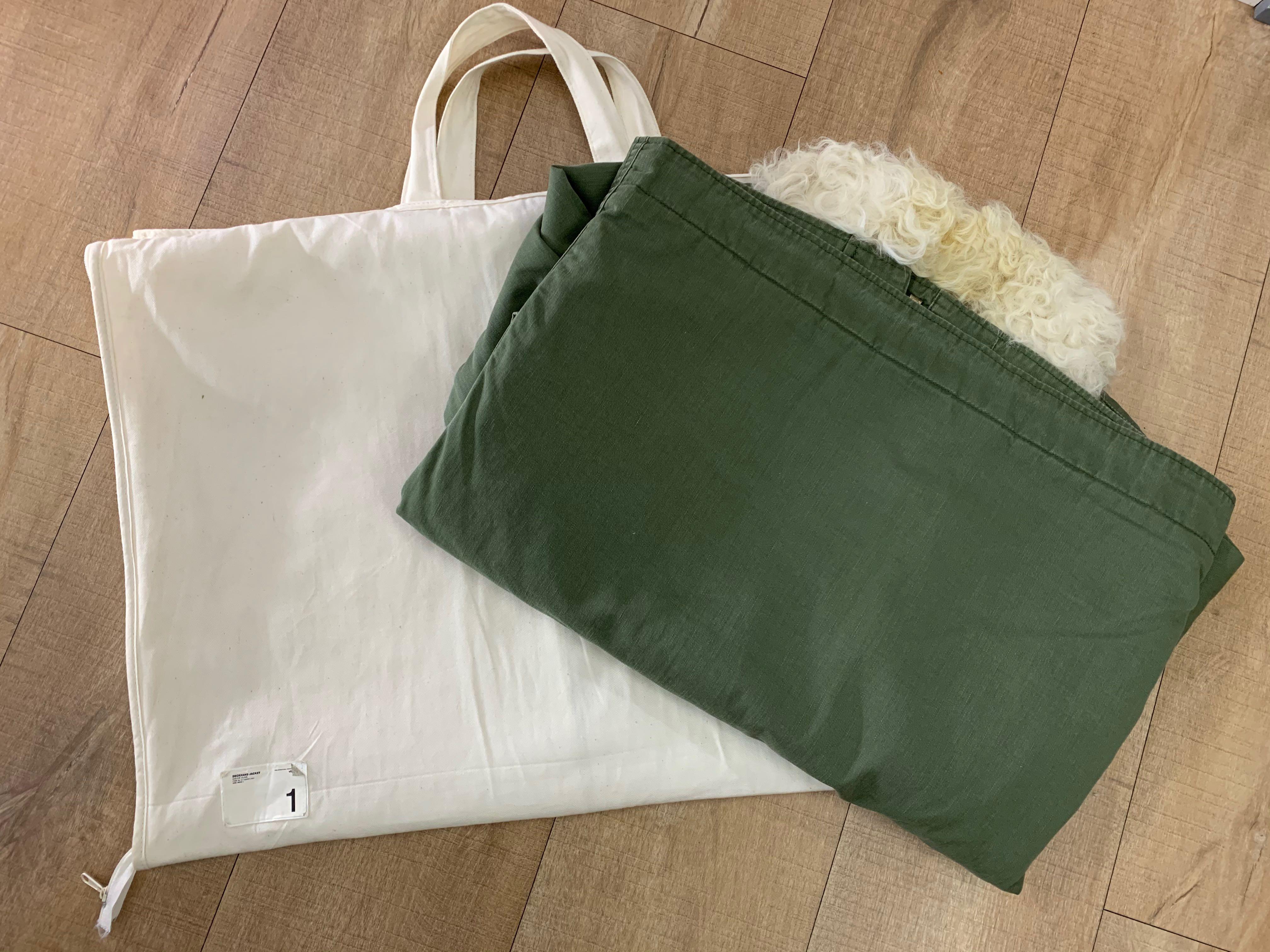 Visvim （分類：外套及戶外衣服）位於 Hong Kong。 由 xason666 提交（商品編號 1059583220，圖片 7）。簡介： Visvim 罕製白羊毛領墨綠色防寒保暖Deckhand Jacket size 1, (cm)長69、胸86、䄂長61，90新，Full set，歡迎查詢，謝謝各位 。
