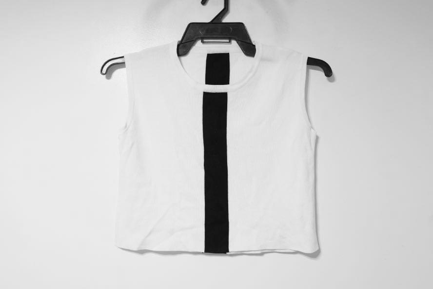 White Muscle Tank Crop Top (Category: Sleeveless) located in Quezon City. Submitted by tonscollection (Listing ID 1059420354, Image 1). Description: Preloved Used but in good condition Manage your expectation Color may vary due to lighting Shipping fee: 85php within Metro Manila 95php outside Metro Manila We have cash on delivery for payment option. 1-2 days reservation only. Payment for Delivery shall be shouldered by buyer. Thank you! ☺️.