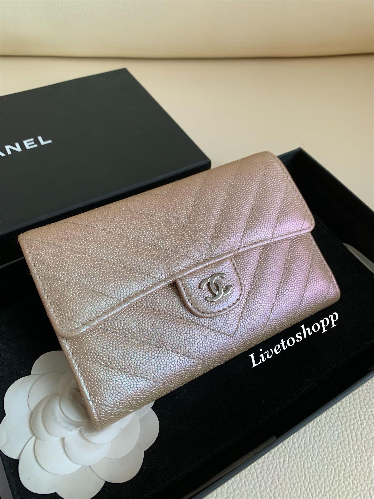 🦄 Chanel 17B Rose gold iridescent wallet, Luxury, Bags & Wallets on  Carousell