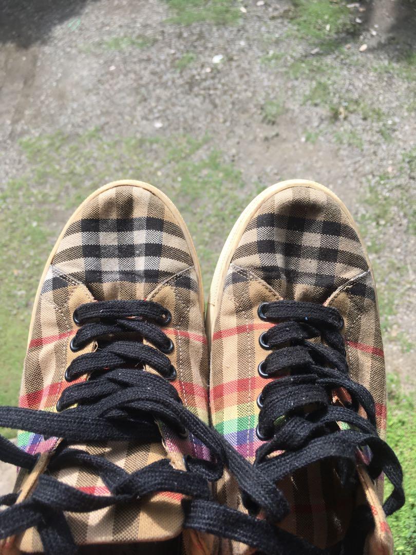 Burberry outlet rainbow shoes