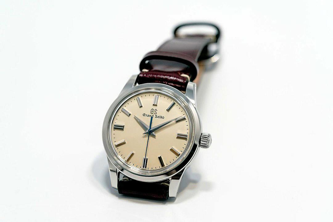 Grand Seiko SBGW235, Luxury, Watches on Carousell