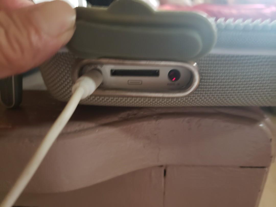 Ipad speaker (Category: Soundbars, Speakers & Amplifiers) located in Arayat. Submitted by montylaida (Listing ID 1059687296, Image 2). Description: ifusion speaker ideal for ipad nano , iphone n stock lng hnd nagamit almost new with cable and loud speaker.