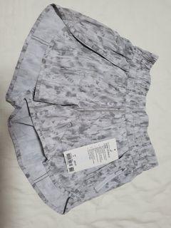 Lululemon Tracker LR Short 4" Lined