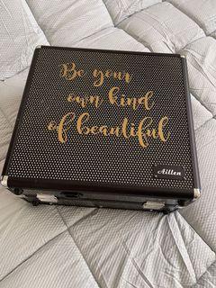 Makeup case with lights